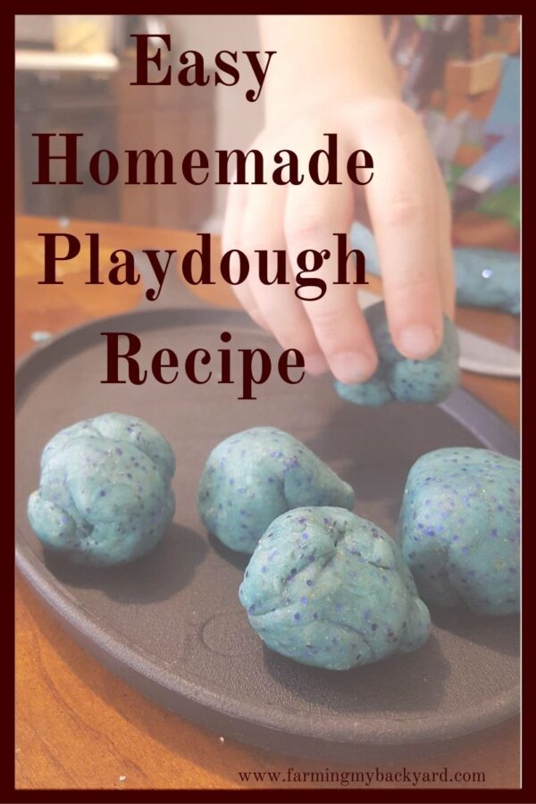 Homemade playdough is a great way keep kids happy while you work in the kitchen. Here's how to make a super easy playdough with no salt!